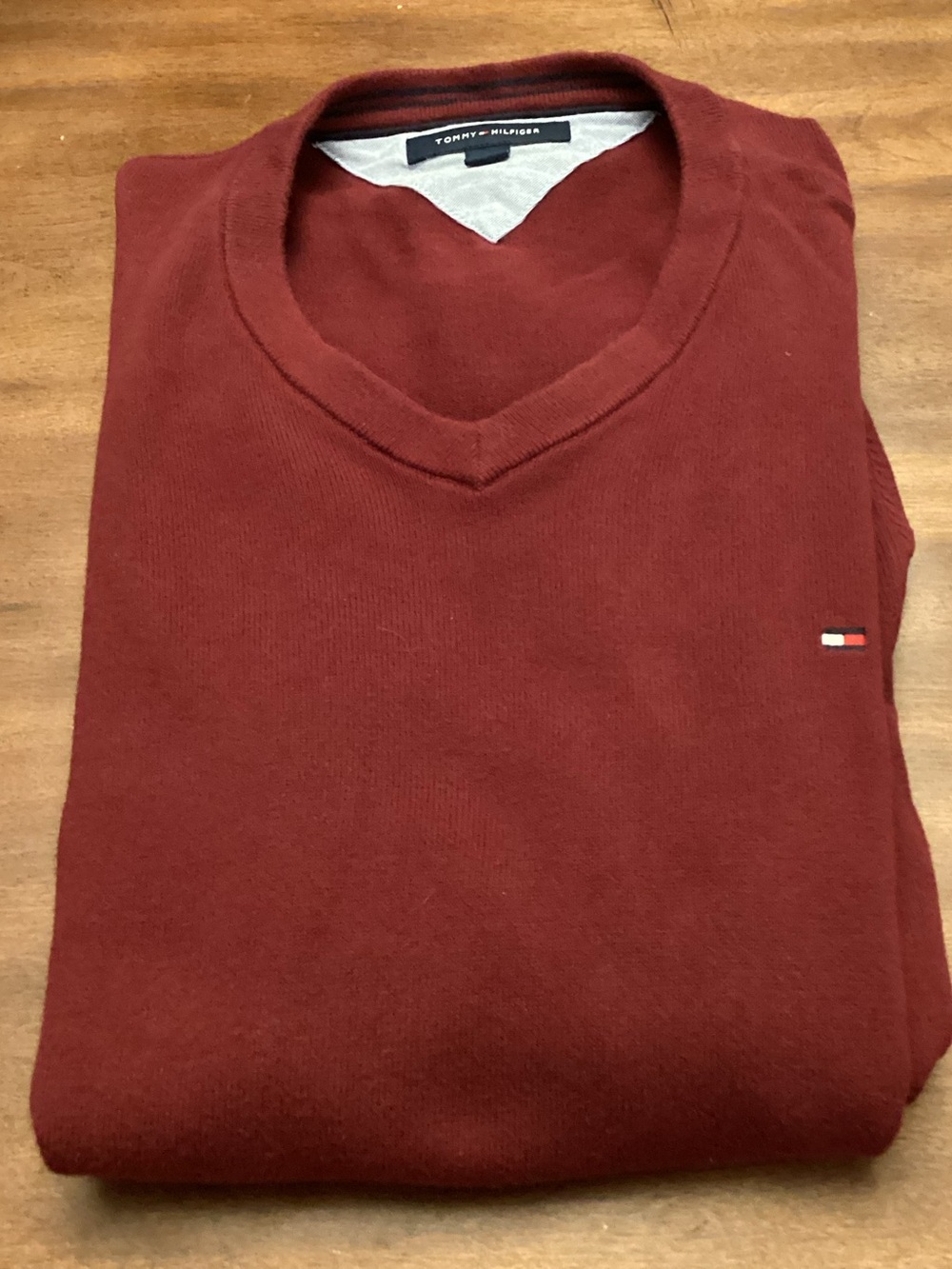 Tommy Hilfiger Men’s Long Sleeve V-Neck Burgundy Pullover Sweater Size L